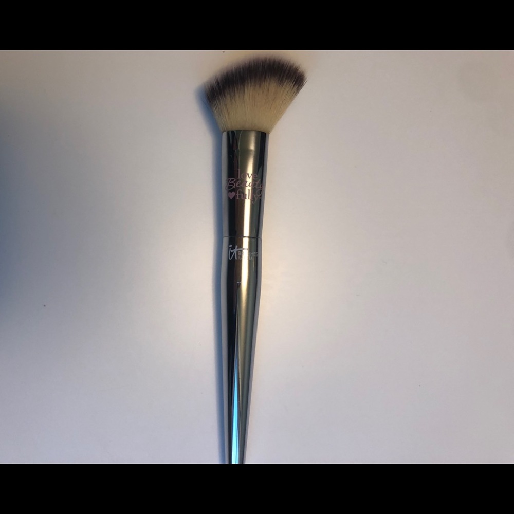 IT Cosmetics for Ulta blush brush # 227